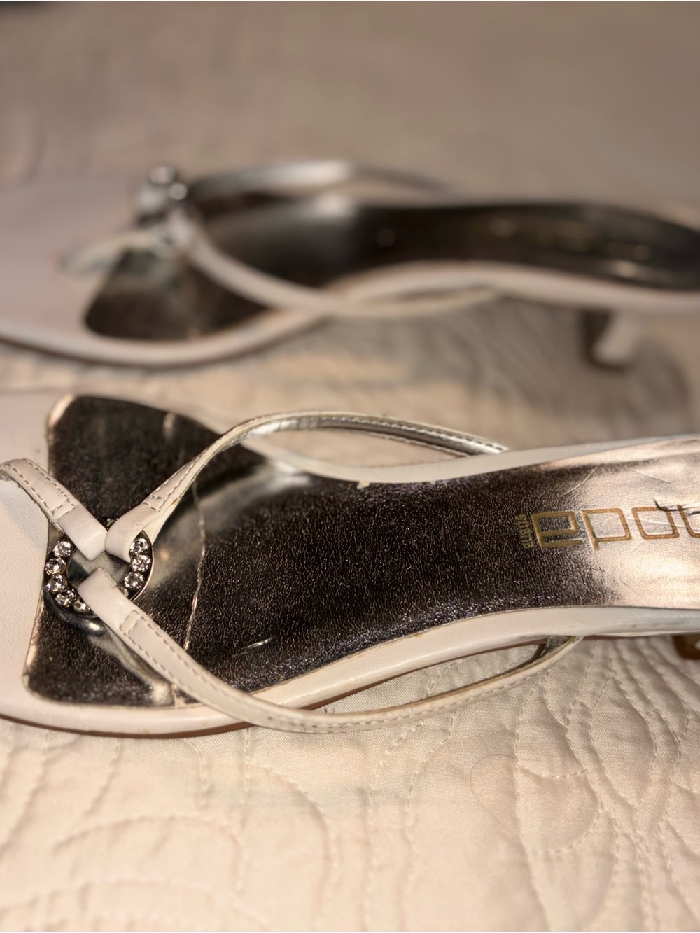 Y2K Moda Spana White Kitten Heel With Rhinestone Detail - Picture 9 of 10